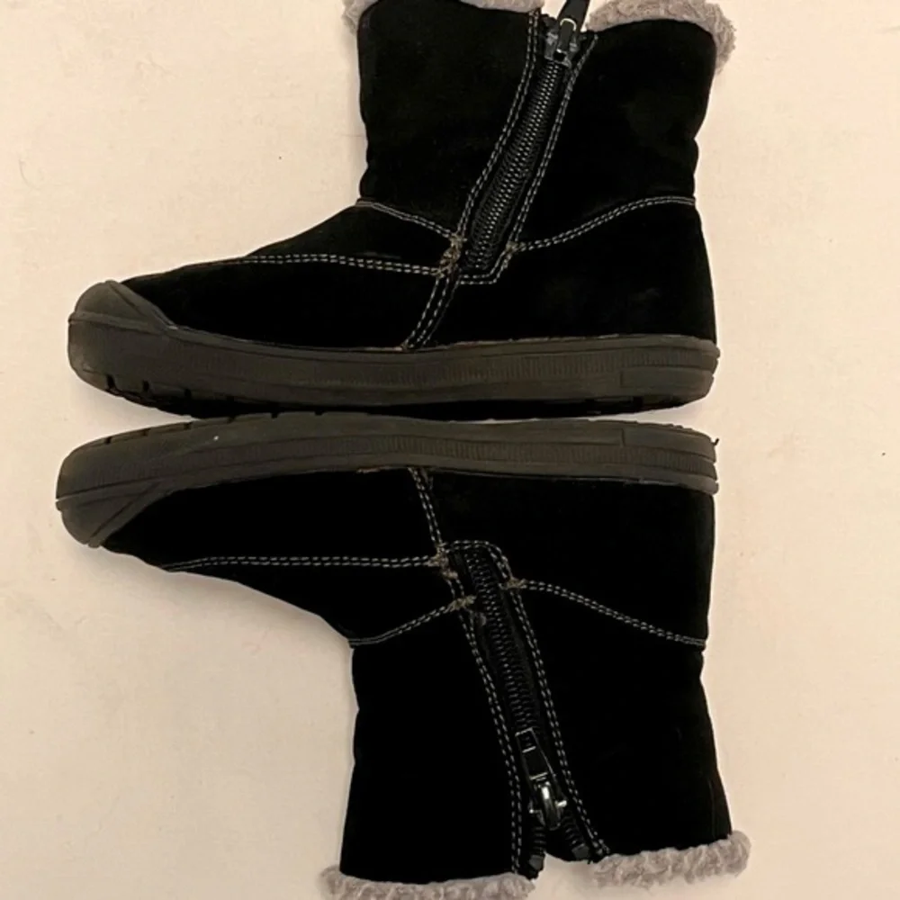 🌻$11 DEAL!🌻 Kids’ 8M Black Suede Winter Boots with Zipper